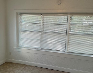 4007 N 10th Street - Photo Thumbnail 3