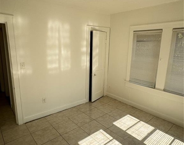 4007 N 10th Street - Photo Thumbnail 15