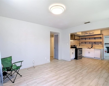 3313 W Kathleen Street - Photo Thumbnail 2