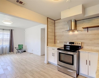 3313 W Kathleen Street - Photo Thumbnail 7
