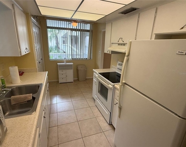 1009 Pearce Drive - Photo Thumbnail 3