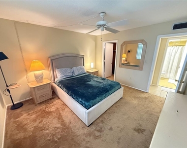 1009 Pearce Drive - Photo Thumbnail 15