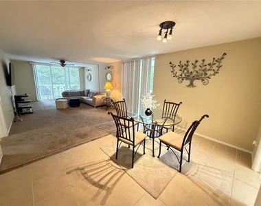 1009 Pearce Drive - Photo Thumbnail 5