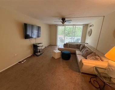 1009 Pearce Drive - Photo Thumbnail 6