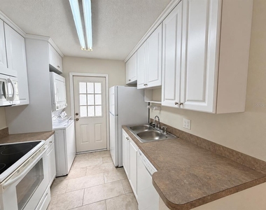 1788 Poinsettia Avenue - Photo Thumbnail 4
