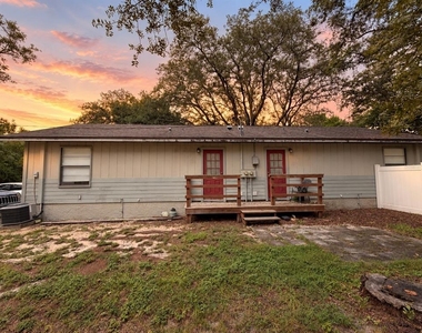 1788 Poinsettia Avenue - Photo Thumbnail 10