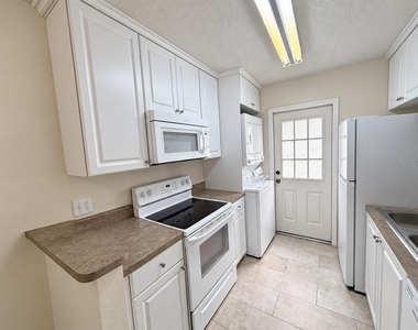 1788 Poinsettia Avenue - Photo Thumbnail 3