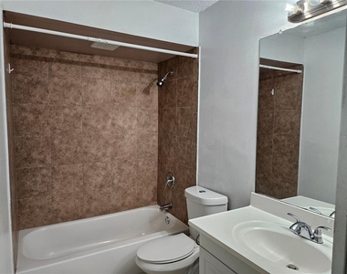 2731 Moss Grove Boulevard - Photo Thumbnail 9
