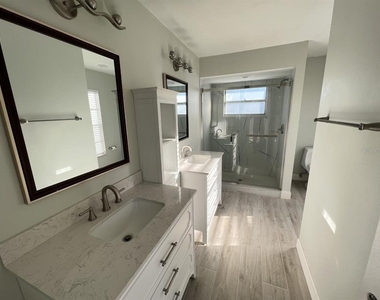 946 Berkley Court N - Photo Thumbnail 8