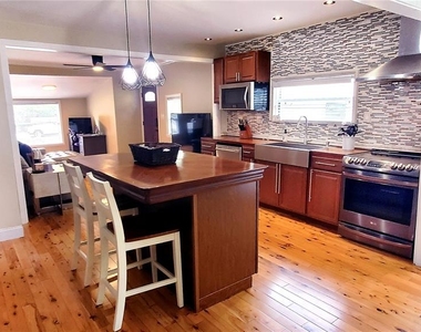 1722 Albemarle Road - Photo Thumbnail 4