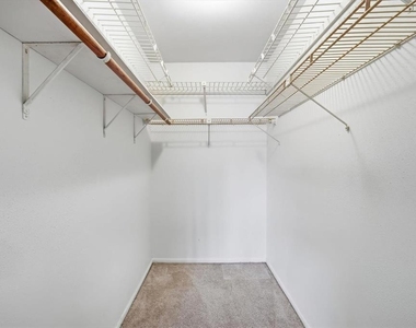 302 Canton Court - Photo Thumbnail 16