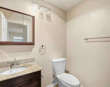 302 Canton Court - Photo Thumbnail 13