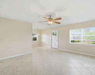 302 Canton Court - Photo Thumbnail 5