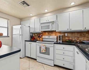 17580 Gulf Boulevard - Photo Thumbnail 25