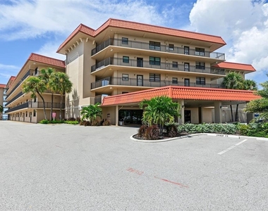 17580 Gulf Boulevard - Photo Thumbnail 2