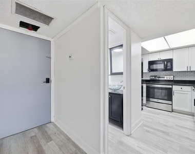 4141 Bayshore Boulevard - Photo Thumbnail 2