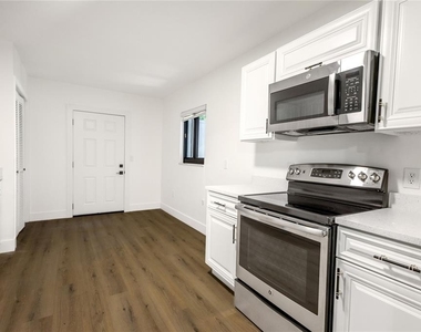 307 Glen Burnie Avenue - Photo Thumbnail 4