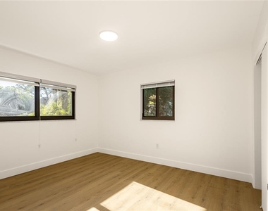 307 Glen Burnie Avenue - Photo Thumbnail 7