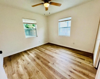 1247 Davis Road - Photo Thumbnail 16