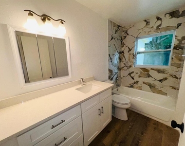 1247 Davis Road - Photo Thumbnail 11