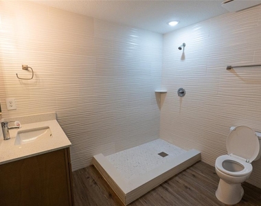 2232 Florida Drive - Photo Thumbnail 3