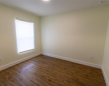 2232 Florida Drive - Photo Thumbnail 2