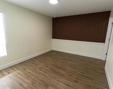 2232 Florida Drive - Photo Thumbnail 1
