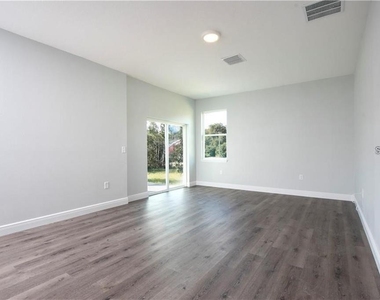 2433 Avenue F Nw - Photo Thumbnail 8