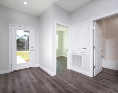 2433 Avenue F Nw - Photo Thumbnail 2