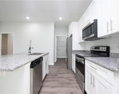 2433 Avenue F Nw - Photo Thumbnail 6