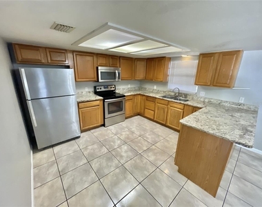 4485 White Oak Circle - Photo Thumbnail 4