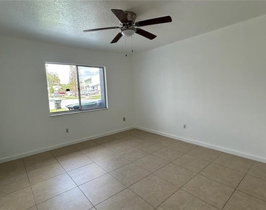 2612 London Bridge Court - Photo Thumbnail 7