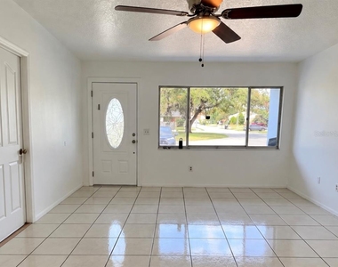 2612 London Bridge Court - Photo Thumbnail 2