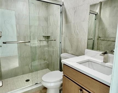 2612 London Bridge Court - Photo Thumbnail 26