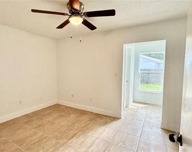 2612 London Bridge Court - Photo Thumbnail 19