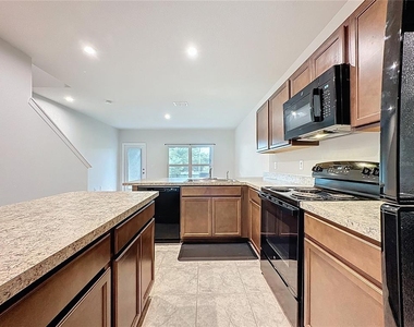 409 Sedgewick Drive - Photo Thumbnail 3