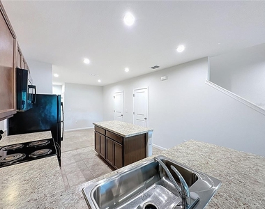 409 Sedgewick Drive - Photo Thumbnail 8