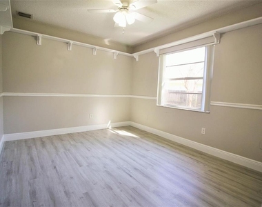 109 Donnington Court - Photo Thumbnail 11