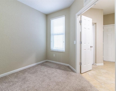 4555 Sw 52nd Circle - Photo Thumbnail 4