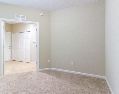 4555 Sw 52nd Circle - Photo Thumbnail 6