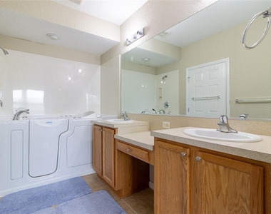 4555 Sw 52nd Circle - Photo Thumbnail 27