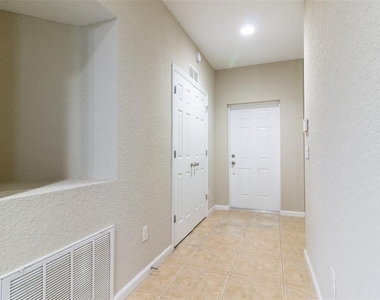 4555 Sw 52nd Circle - Photo Thumbnail 3