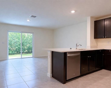 8212 Sw 67th Avenue - Photo Thumbnail 2