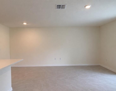 8212 Sw 67th Avenue - Photo Thumbnail 6