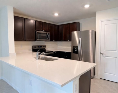 8212 Sw 67th Avenue - Photo Thumbnail 5