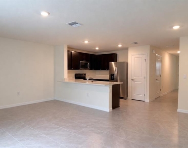 8212 Sw 67th Avenue - Photo Thumbnail 4