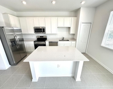5848 Energy Way - Photo Thumbnail 7
