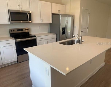 16546 Barbours Creek Way - Photo Thumbnail 2
