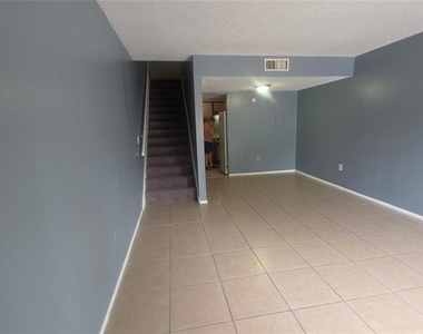 4113 S Semoran Boulevard - Photo Thumbnail 1