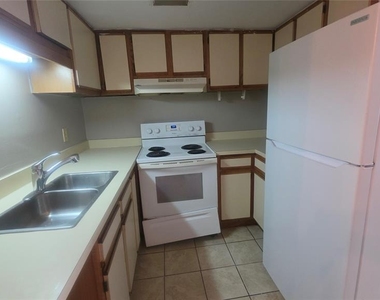4113 S Semoran Boulevard - Photo Thumbnail 3
